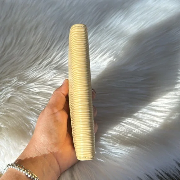 Louis Vuitton PM Agenda Epi Yellow - Picture 4 of 17